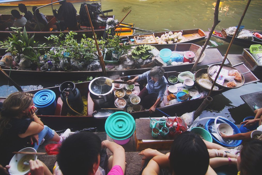 80+ Amazing Ideas of What to Do on Your Gap Year: Try New Foods & Drinks
